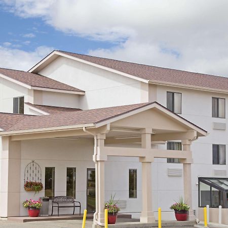 Super 8 By Wyndham Havre Hotel Exterior photo