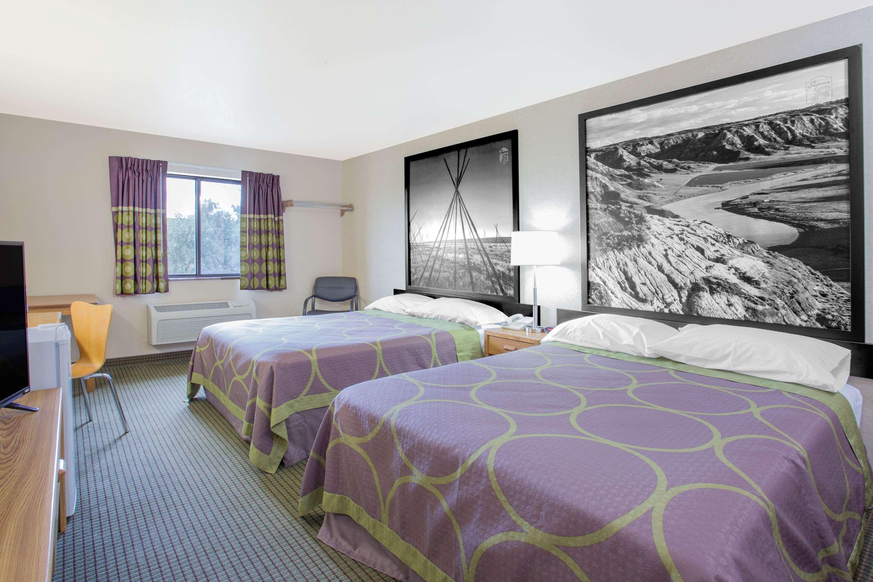 Super 8 By Wyndham Havre Hotel Exterior photo
