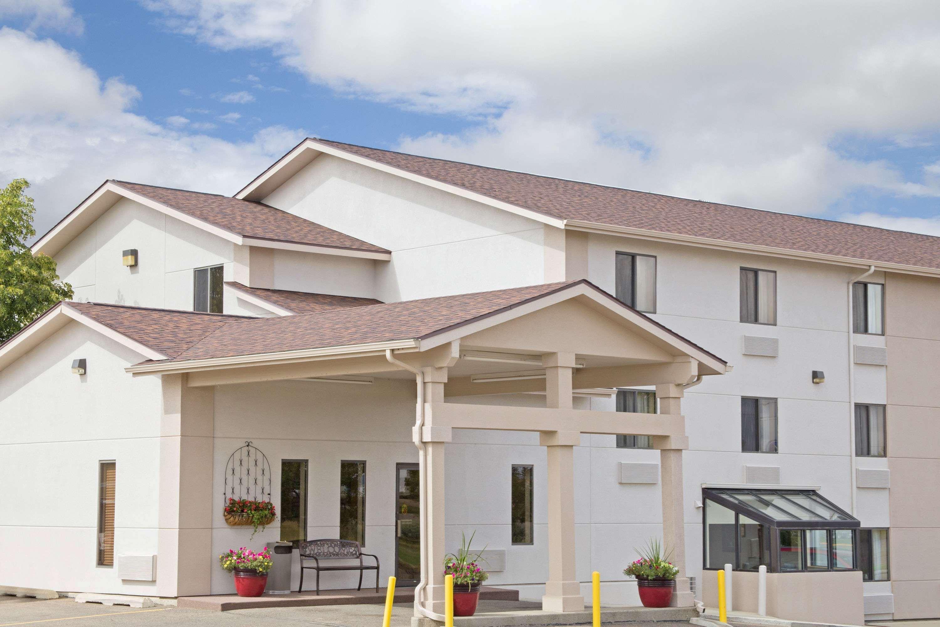 Super 8 By Wyndham Havre Hotel Exterior photo