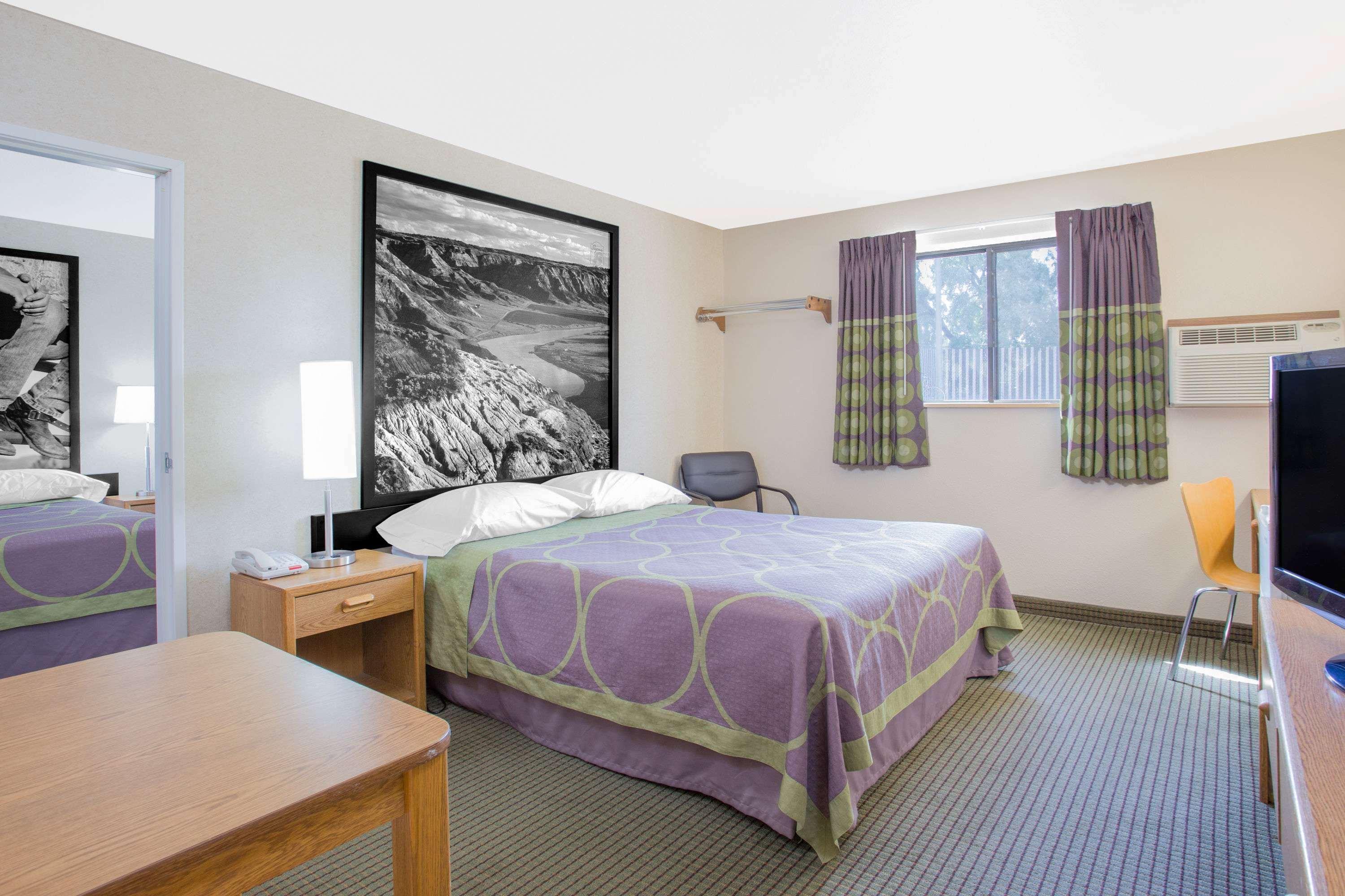 Super 8 By Wyndham Havre Hotel Exterior photo